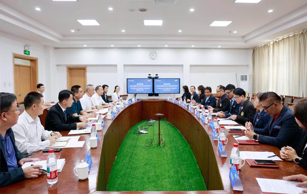 https://jyzx.qfnu.edu.cn/__local/C/66/6C/4571C545CC35606C8538EB121CA_9AF36AA2_1755D.jpg